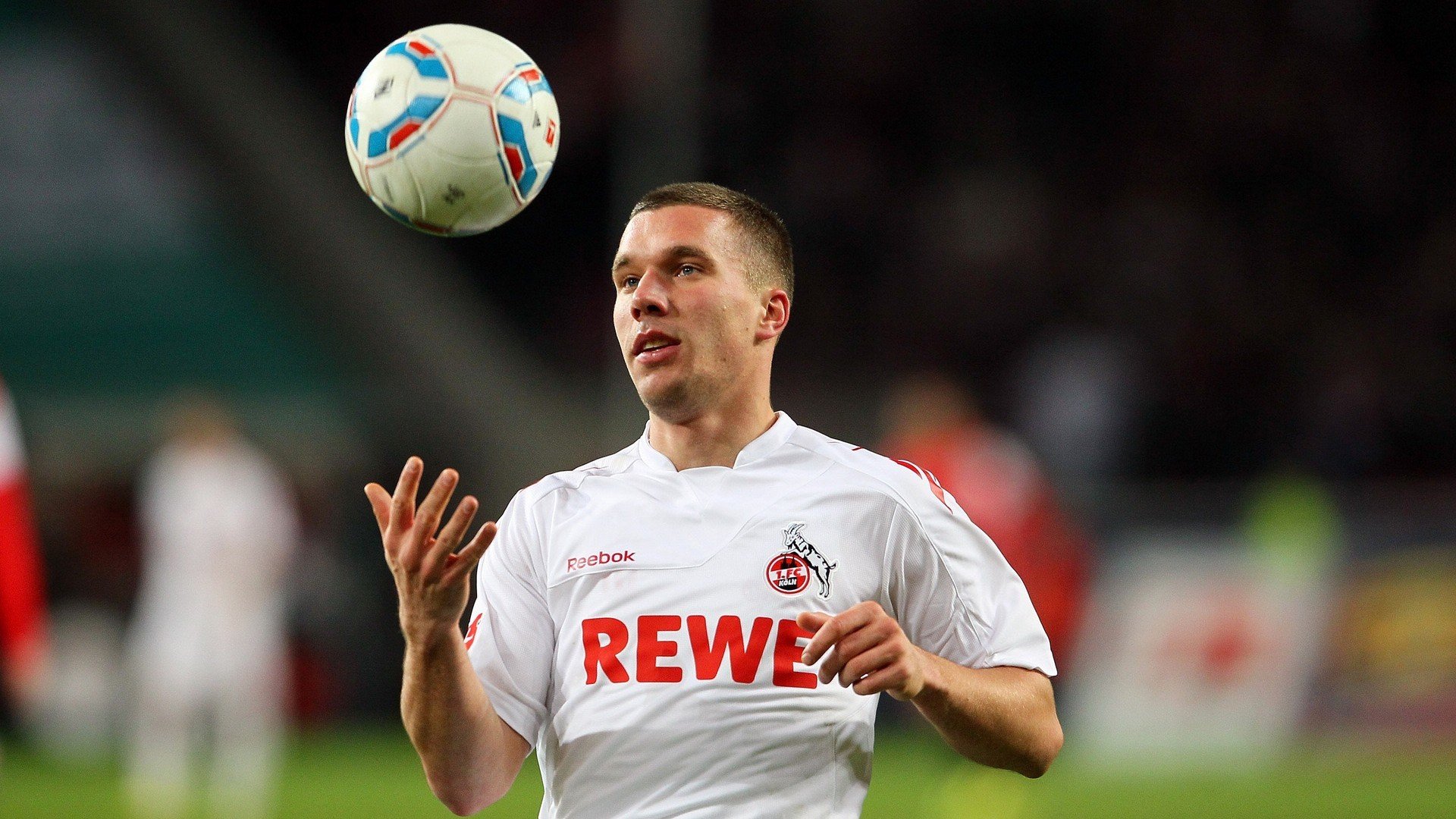 城市艺术体操表演，运动与文化的精彩融合，城市艺术字体设计